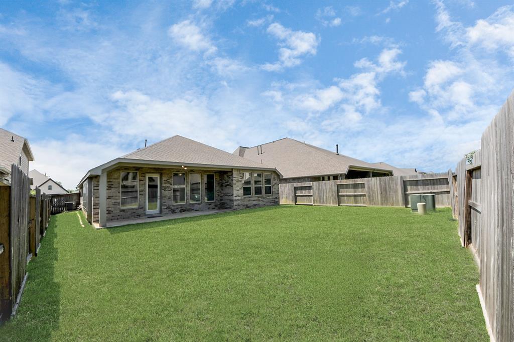 8831 Morning Glow Drive, Missouri City, Texas image 32