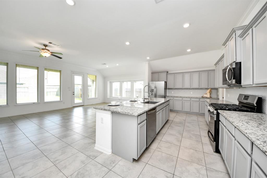 8831 Morning Glow Drive, Missouri City, Texas image 15