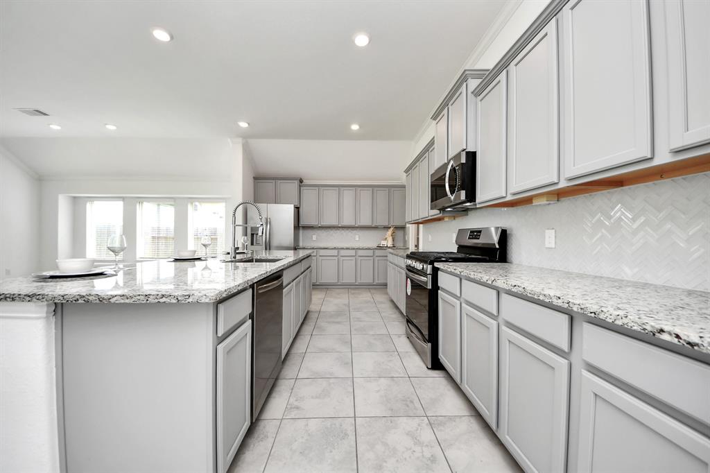8831 Morning Glow Drive, Missouri City, Texas image 17