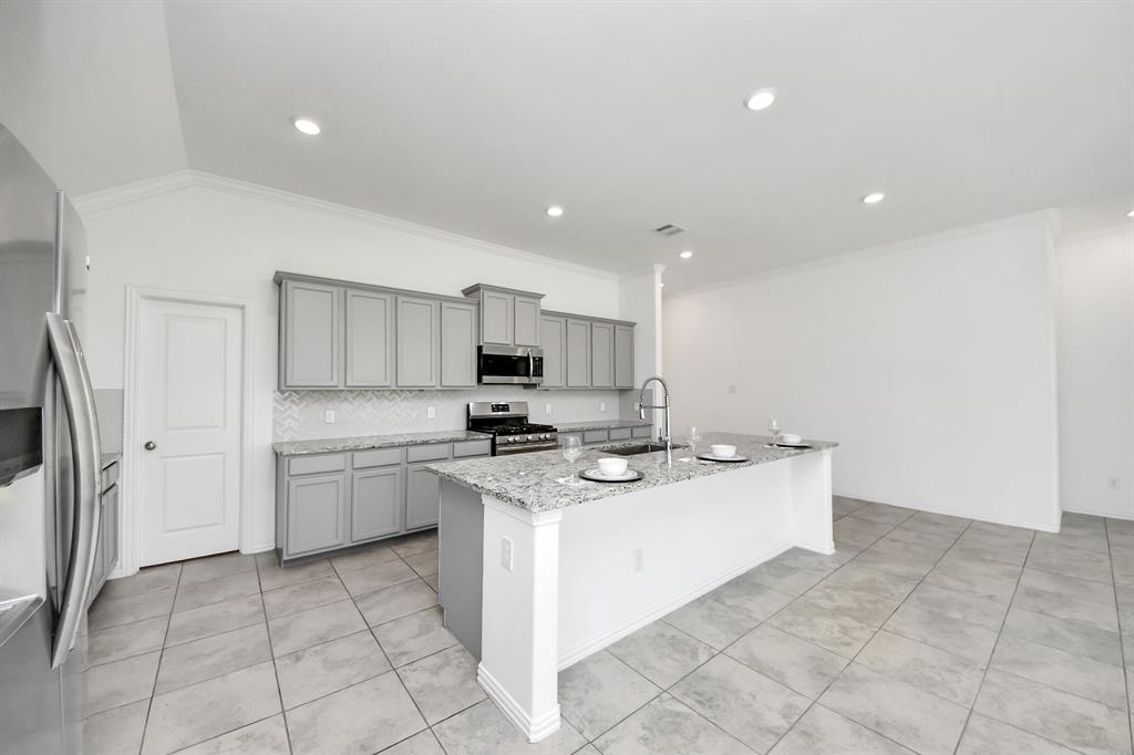 8831 Morning Glow Drive, Missouri City, Texas image 19