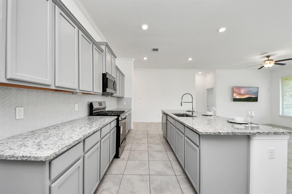 8831 Morning Glow Drive, Missouri City, Texas image 20