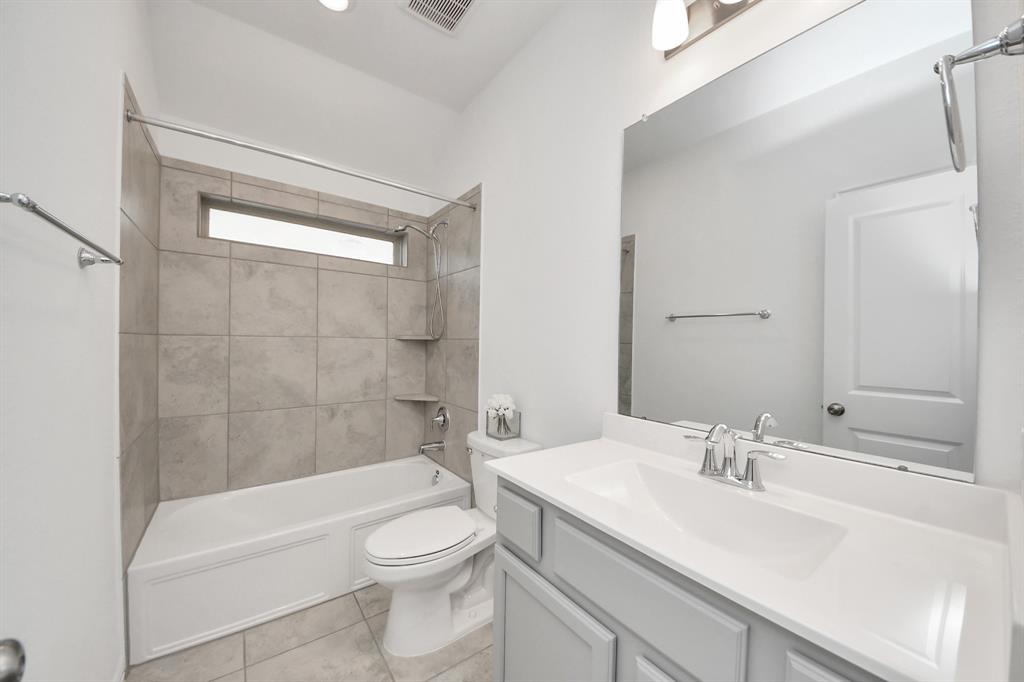 8831 Morning Glow Drive, Missouri City, Texas image 10