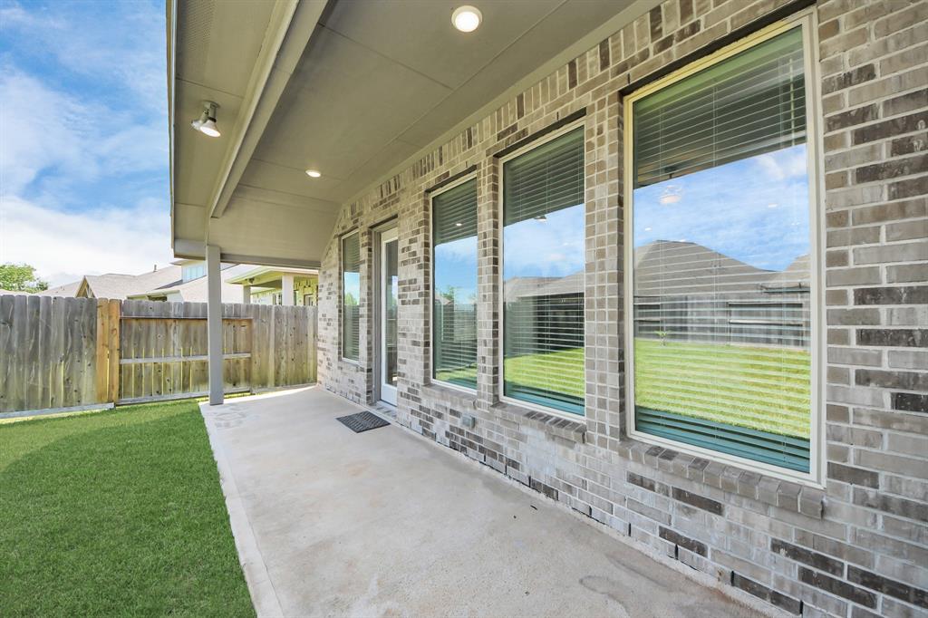 8831 Morning Glow Drive, Missouri City, Texas image 30