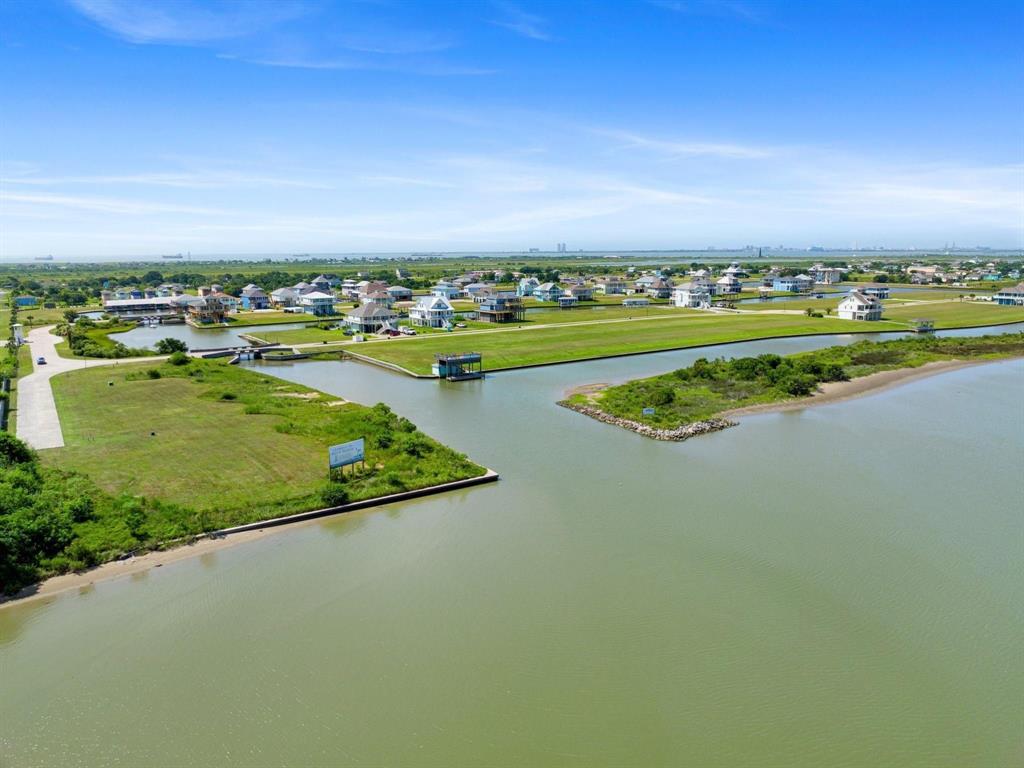 1513 Laguna Harbor Lane, Port Bolivar, Texas image 6