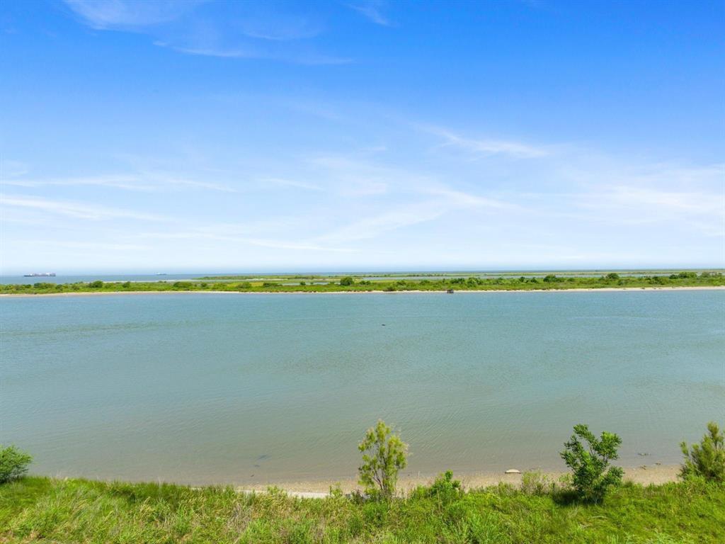 1513 Laguna Harbor Lane, Port Bolivar, Texas image 4