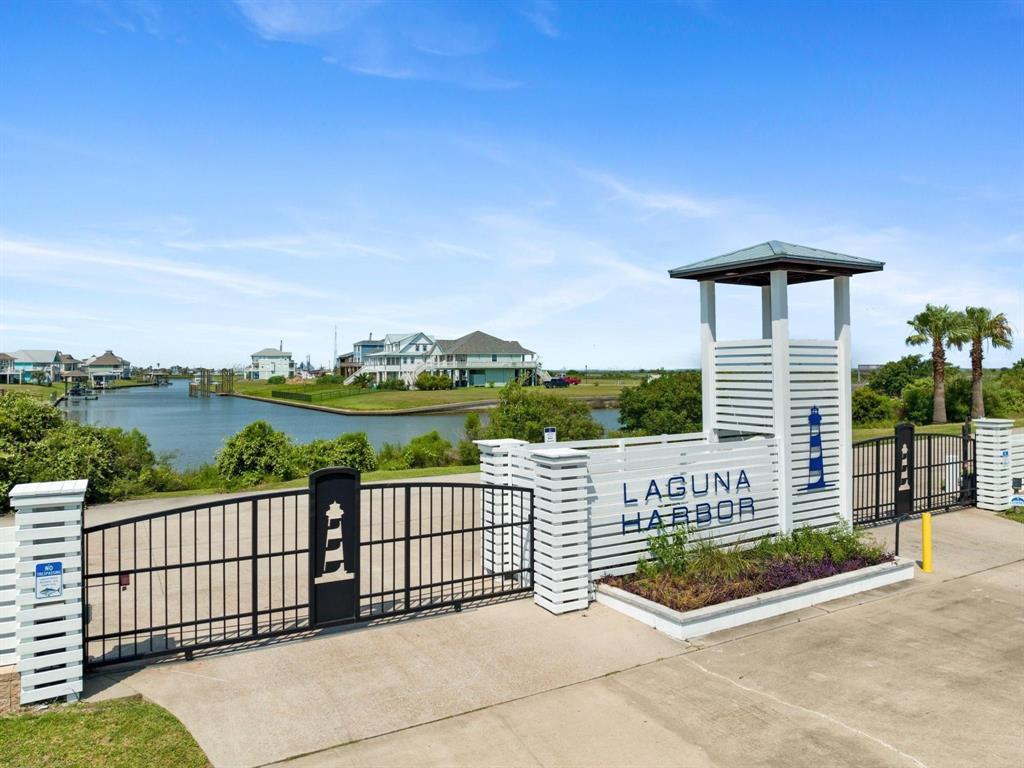 1513 Laguna Harbor Lane, Port Bolivar, Texas image 1