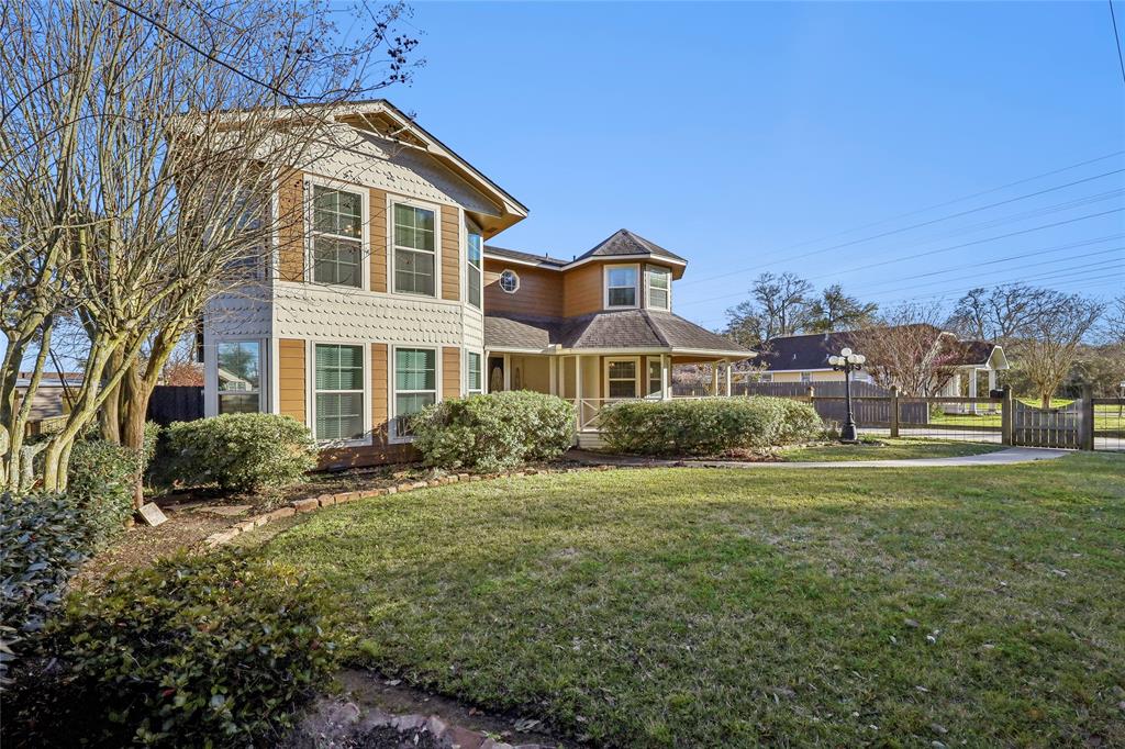 1515 Detroit Avenue, Nederland, Texas image 3