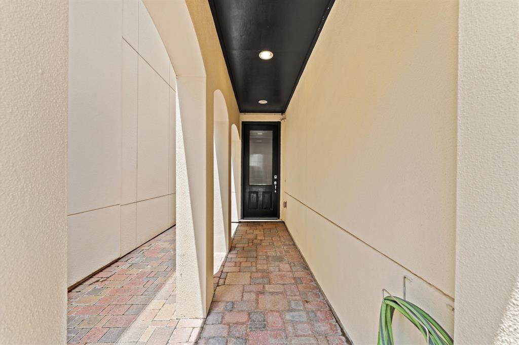 1705 Upland Lakes