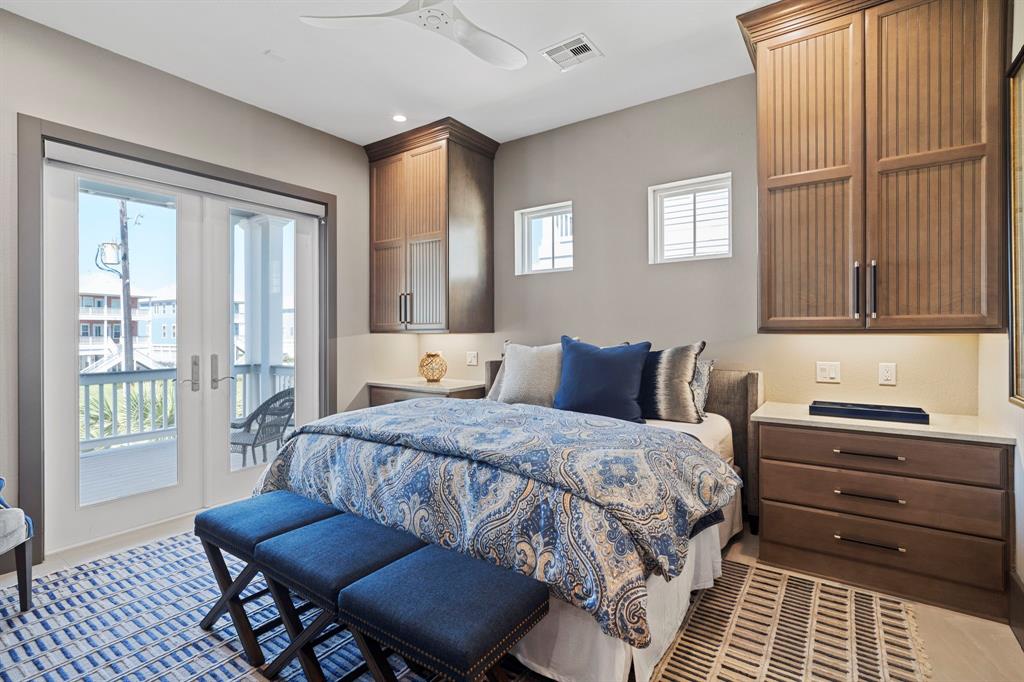 3835 Seabreeze Lane, Galveston, Texas image 17