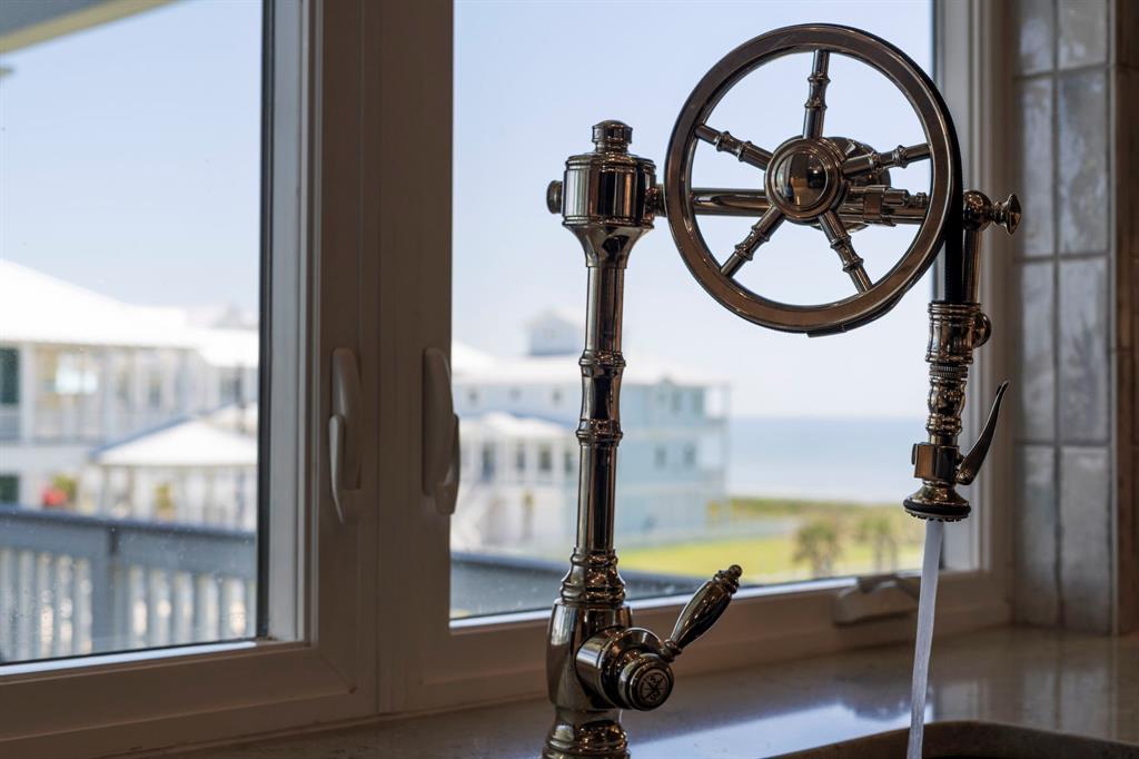 3835 Seabreeze Lane, Galveston, Texas image 37