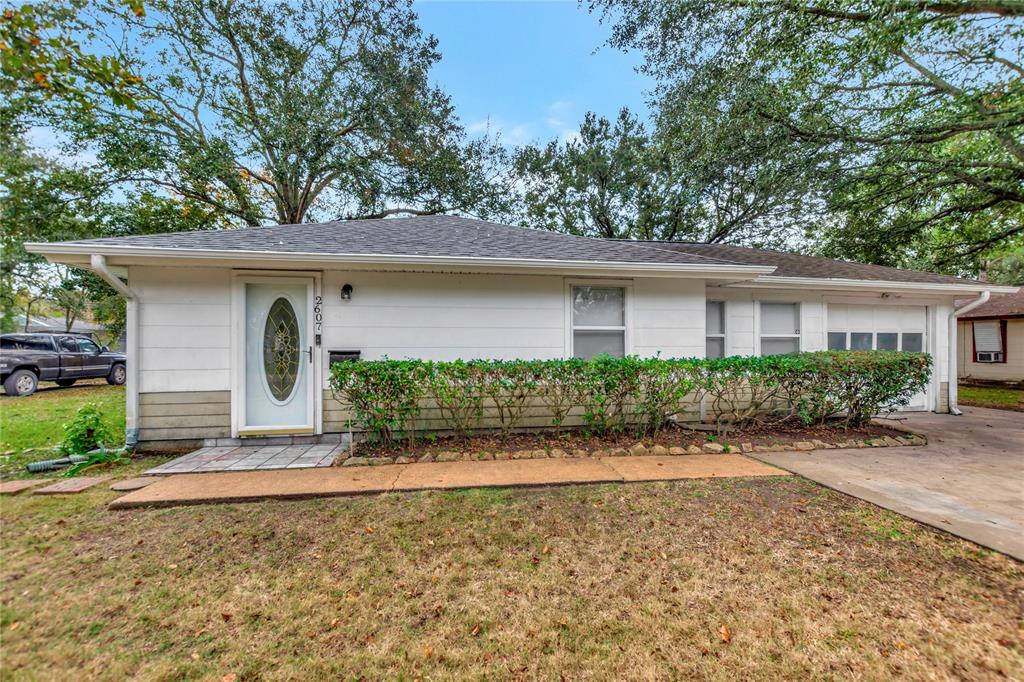 2607 S Crockett Street, La Marque, Texas image 2