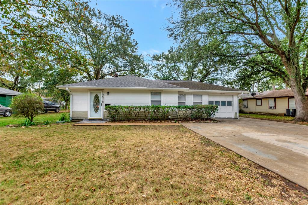 2607 S Crockett Street, La Marque, Texas image 1