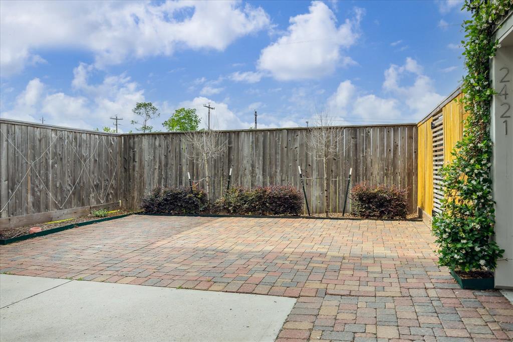 2421 W Kolbe Lane, Houston, Texas image 21