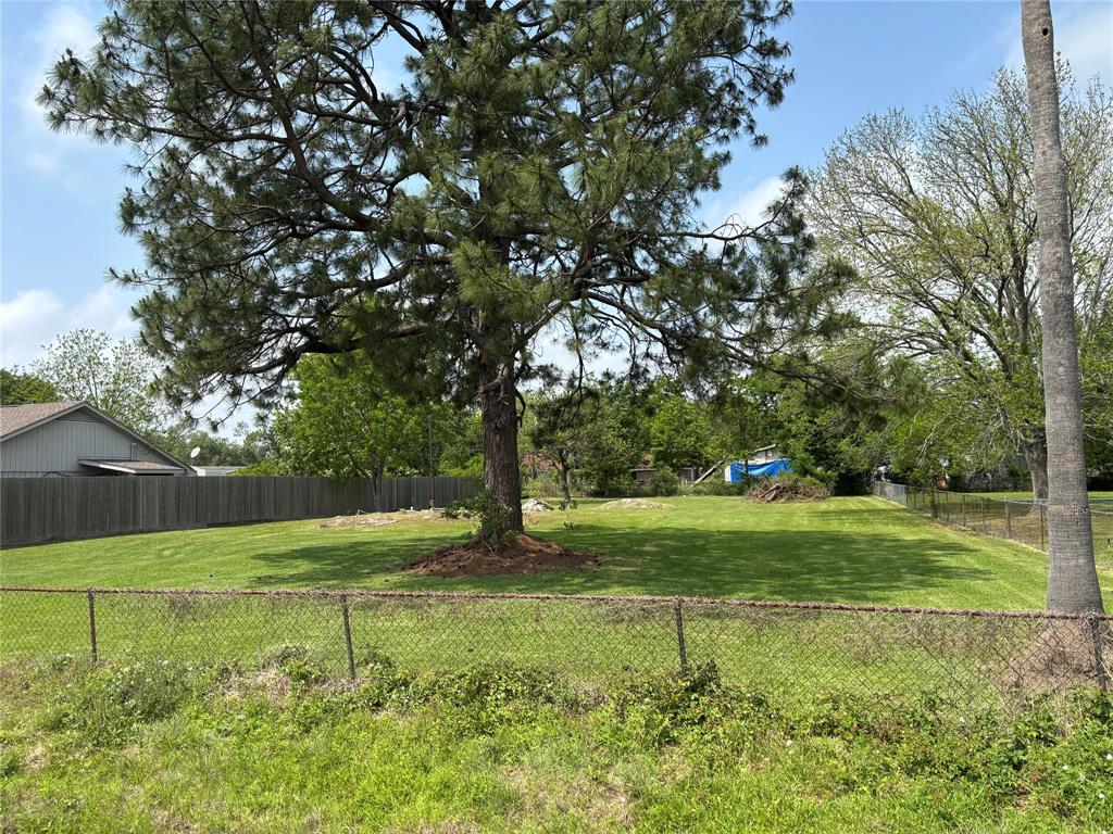 2509 Barbers Hill Road, Highlands, Texas image 2