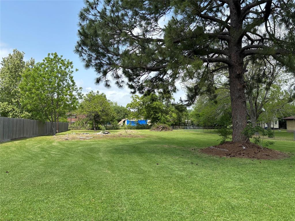 2509 Barbers Hill Road, Highlands, Texas image 1
