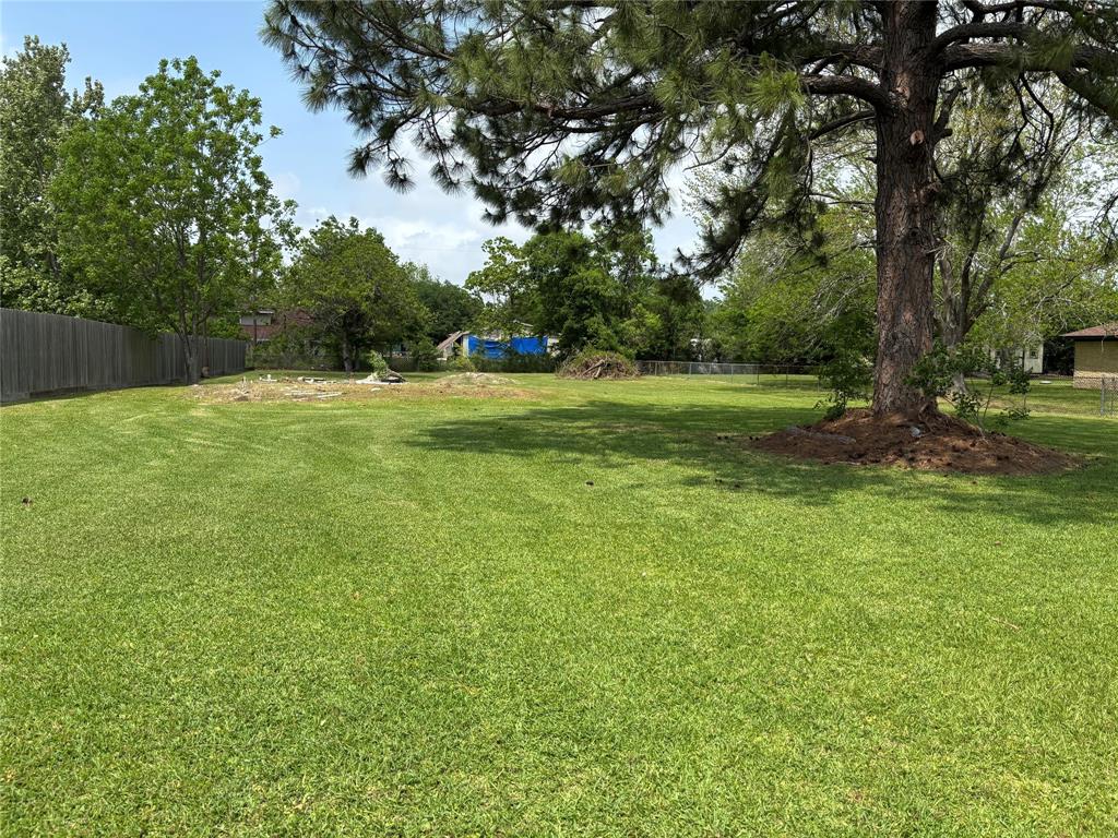 2509 Barbers Hill Road, Highlands, Texas image 4