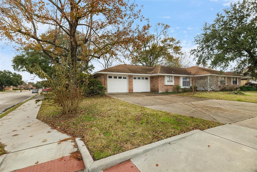 801 Friars Lane, Baytown, Texas image 3