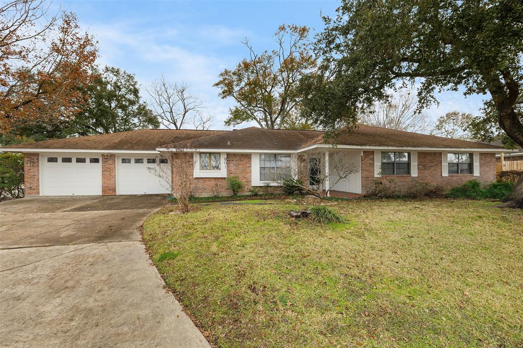 801 Friars Lane, Baytown, Texas image 1