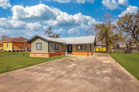 A home in Clute