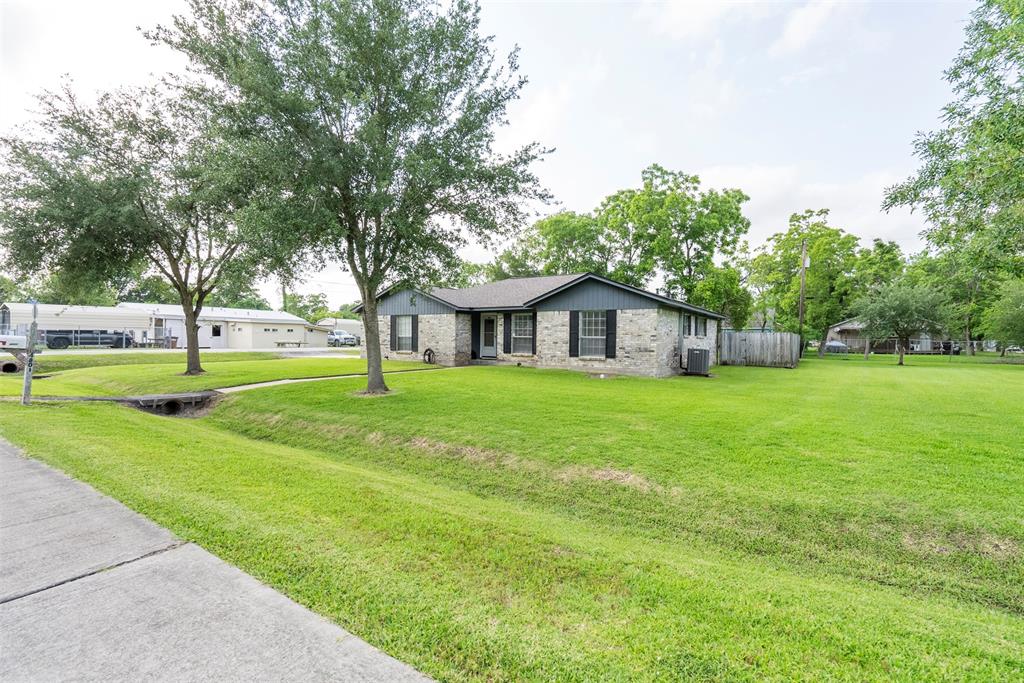 4801 36th Street, Dickinson, Texas image 1