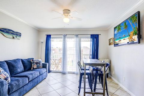 Condominium in Galveston TX 6300 Seawall Boulevard 14.jpg