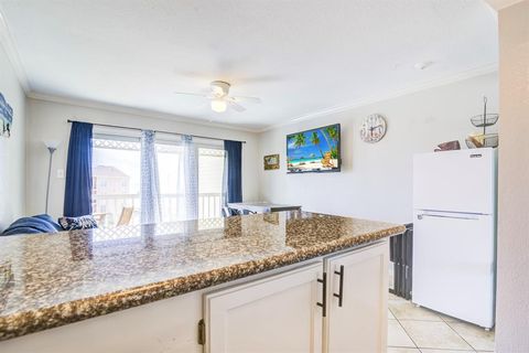 Condominium in Galveston TX 6300 Seawall Boulevard 11.jpg