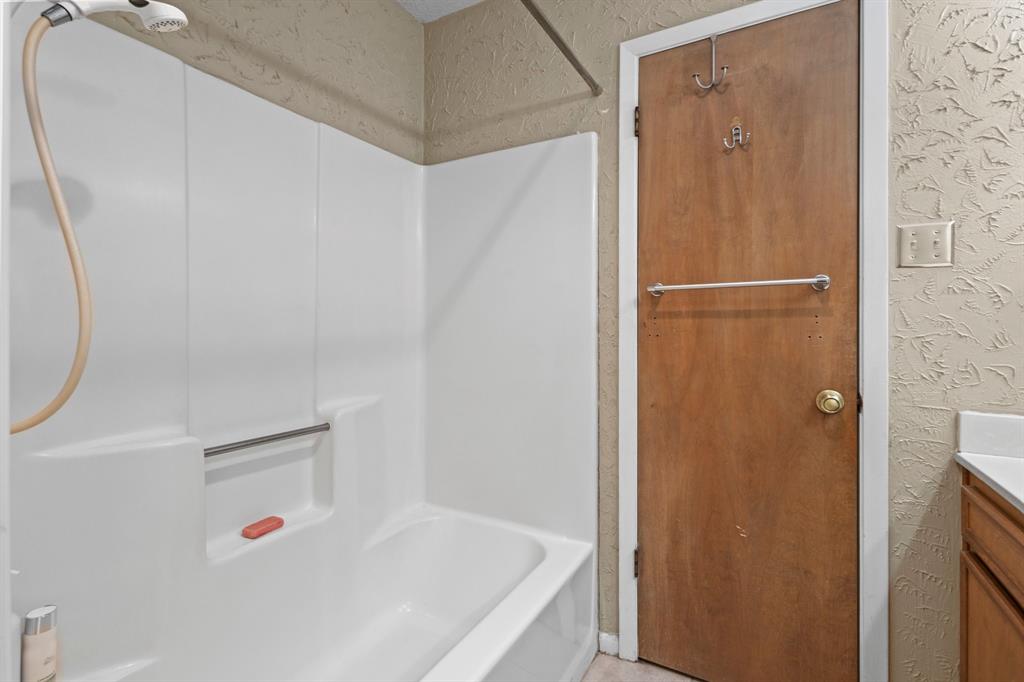 2945 Bonney Briar Place, Beaumont, Texas image 10