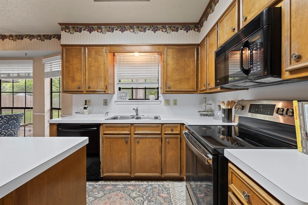 2945 Bonney Briar Place, Beaumont, Texas image 6