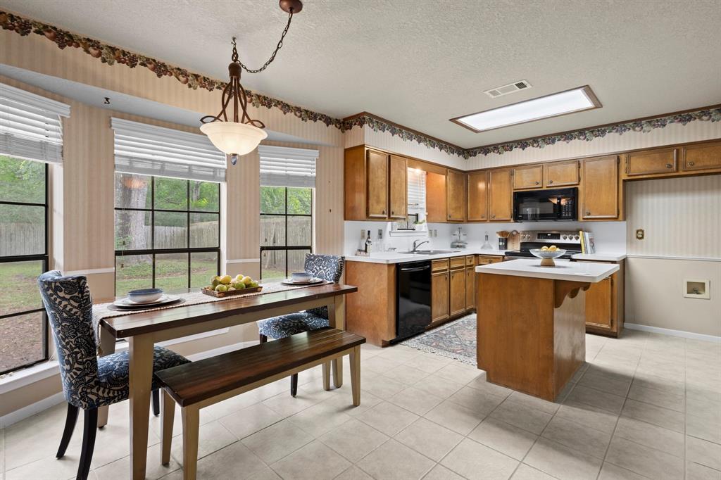 2945 Bonney Briar Place, Beaumont, Texas image 8