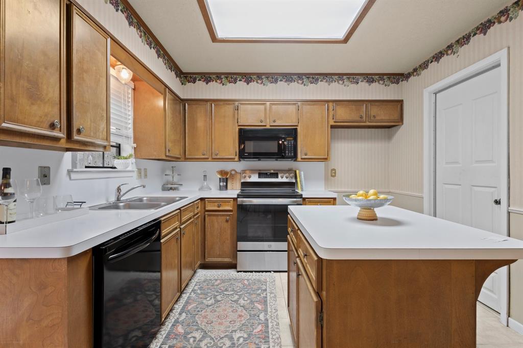 2945 Bonney Briar Place, Beaumont, Texas image 7