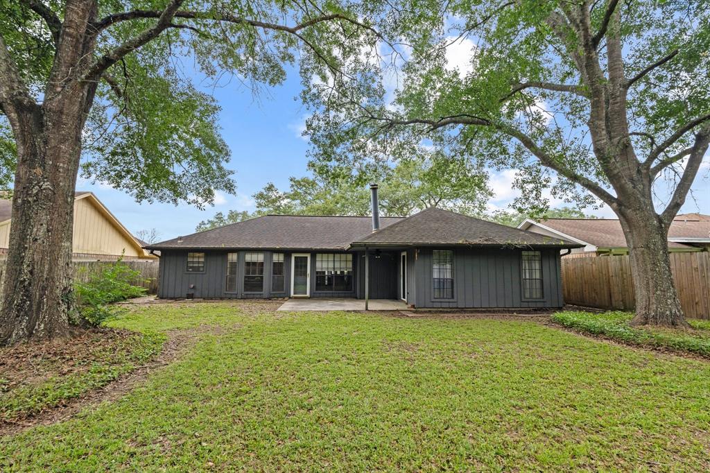 2945 Bonney Briar Place, Beaumont, Texas image 15