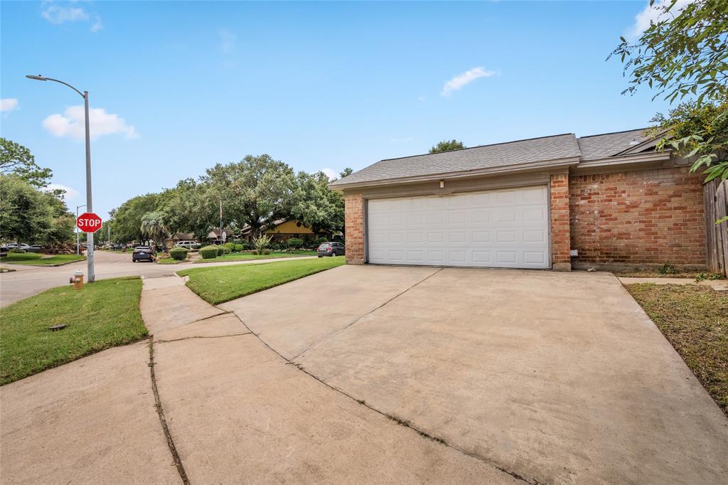 3435 Roseberry Drive, La Porte, Texas image 28