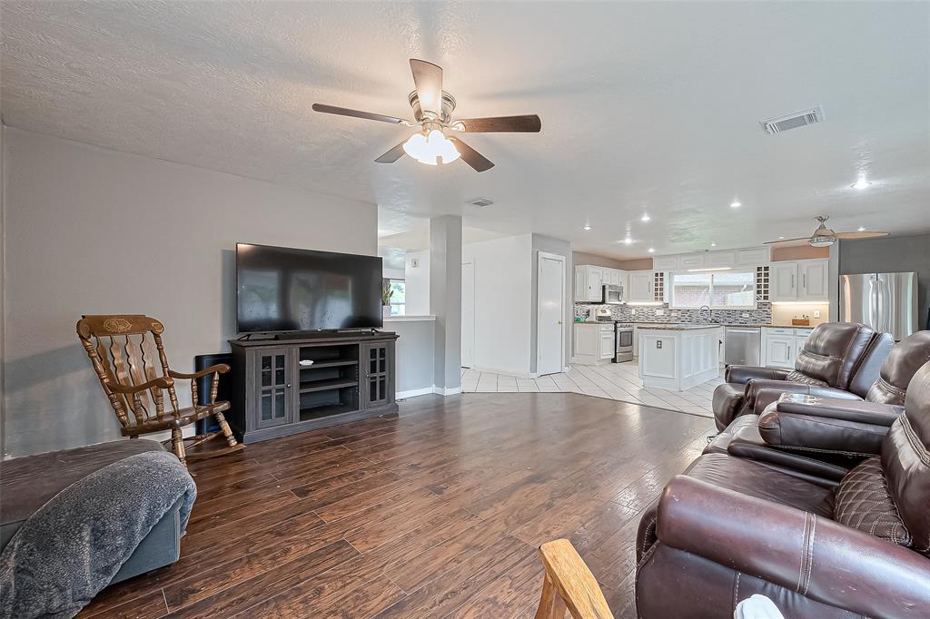 18346 Pine Post Court, Porter, Texas image 11