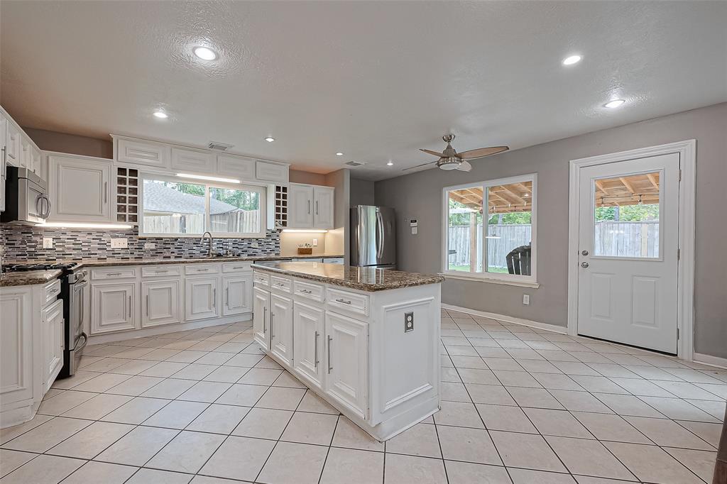 18346 Pine Post Court, Porter, Texas image 8