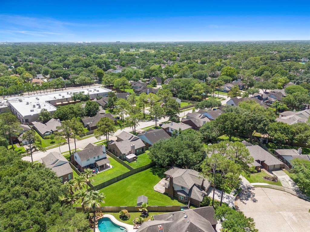 1714 Briarmoor Court, Houston, Texas image 35