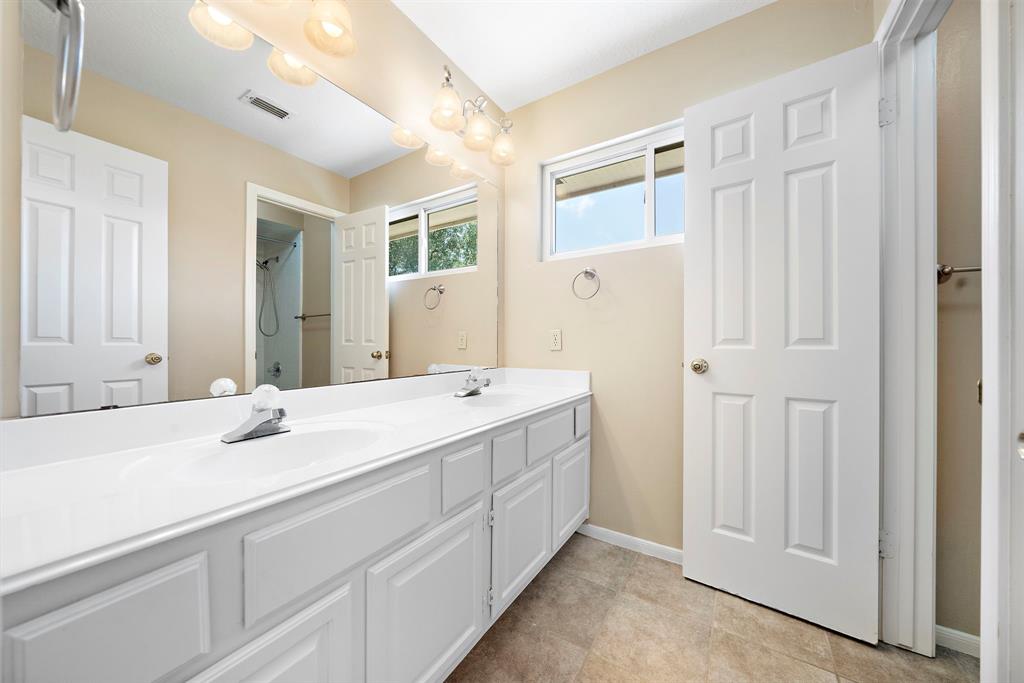 1714 Briarmoor Court, Houston, Texas image 22