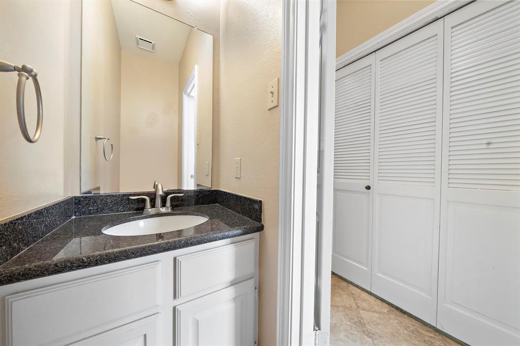 1714 Briarmoor Court, Houston, Texas image 16