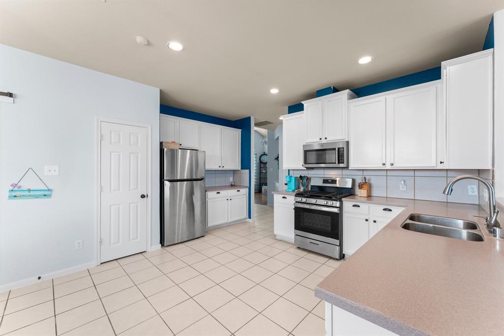 7610 Summer Night Lane, Rosenberg, Texas image 24