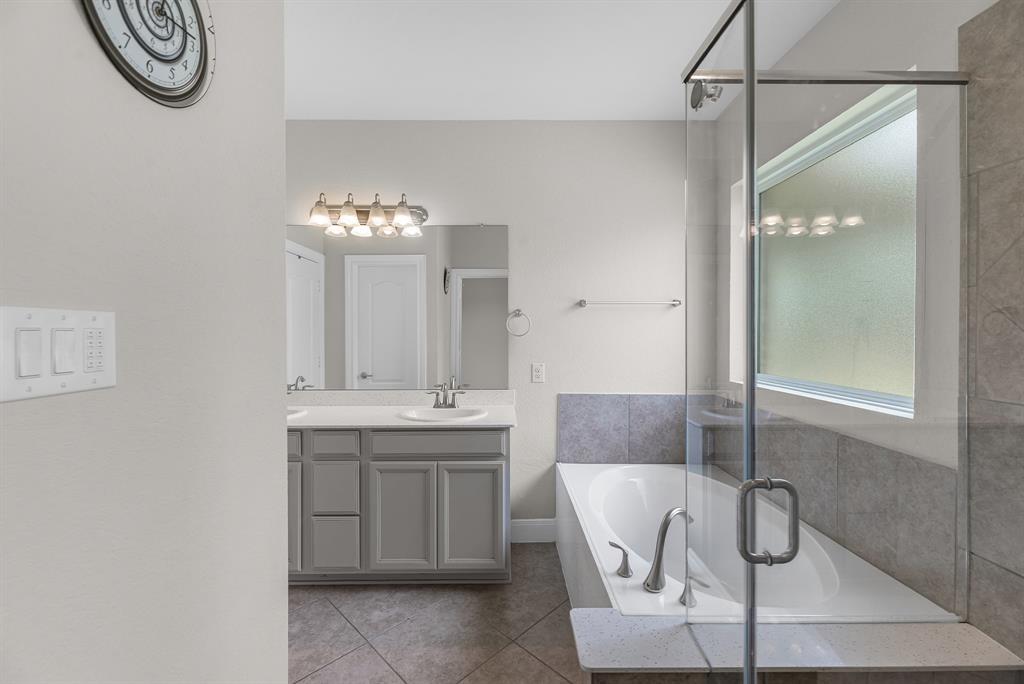 1290 Laurel Loop, Angleton, Texas image 30