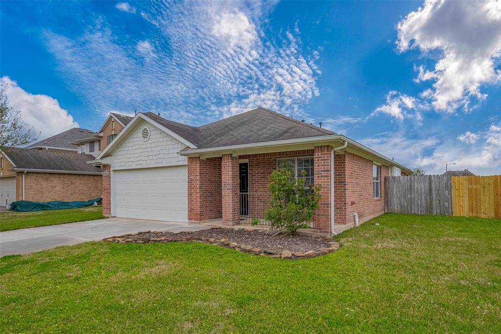 1180 Stallion Ridge, Alvin, Texas image 1