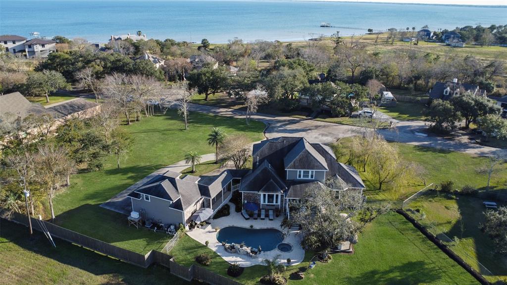 806 Quintana Roo Place, Seabrook, Texas image 1