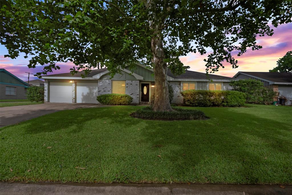 4108 Pine Shadows Street