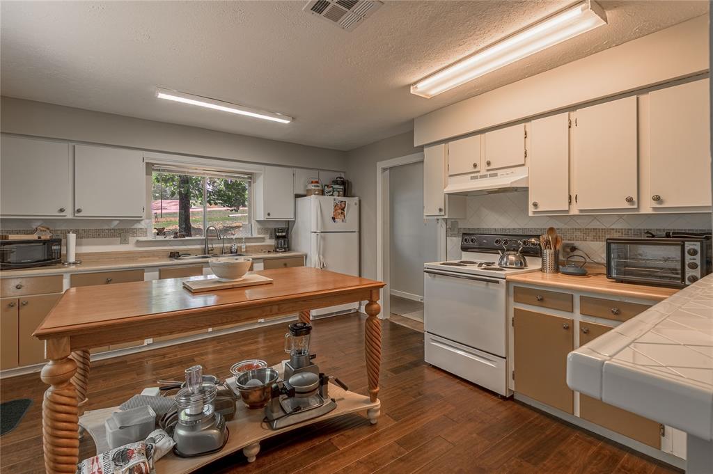 301 Chestnut Bend, Huntsville, Texas image 10