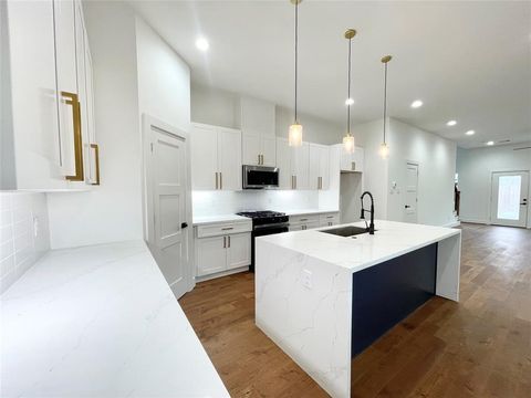 3038 Webster Street Houston TX 77004