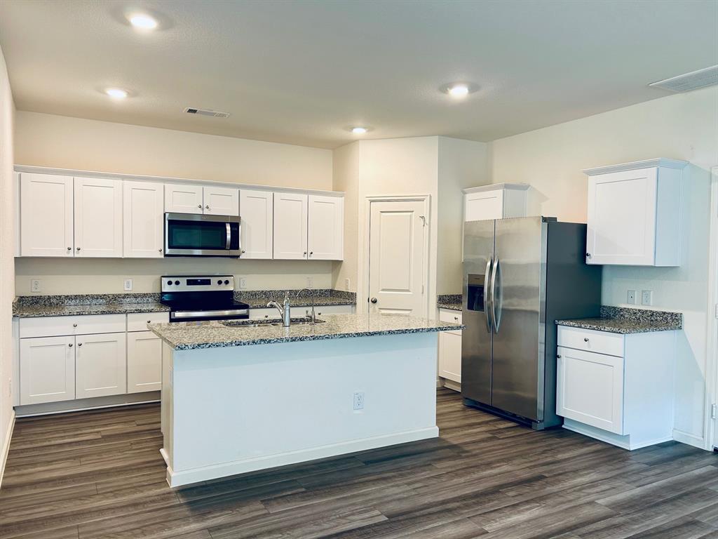 669 Amesbury Rd, Conroe, Texas image 3