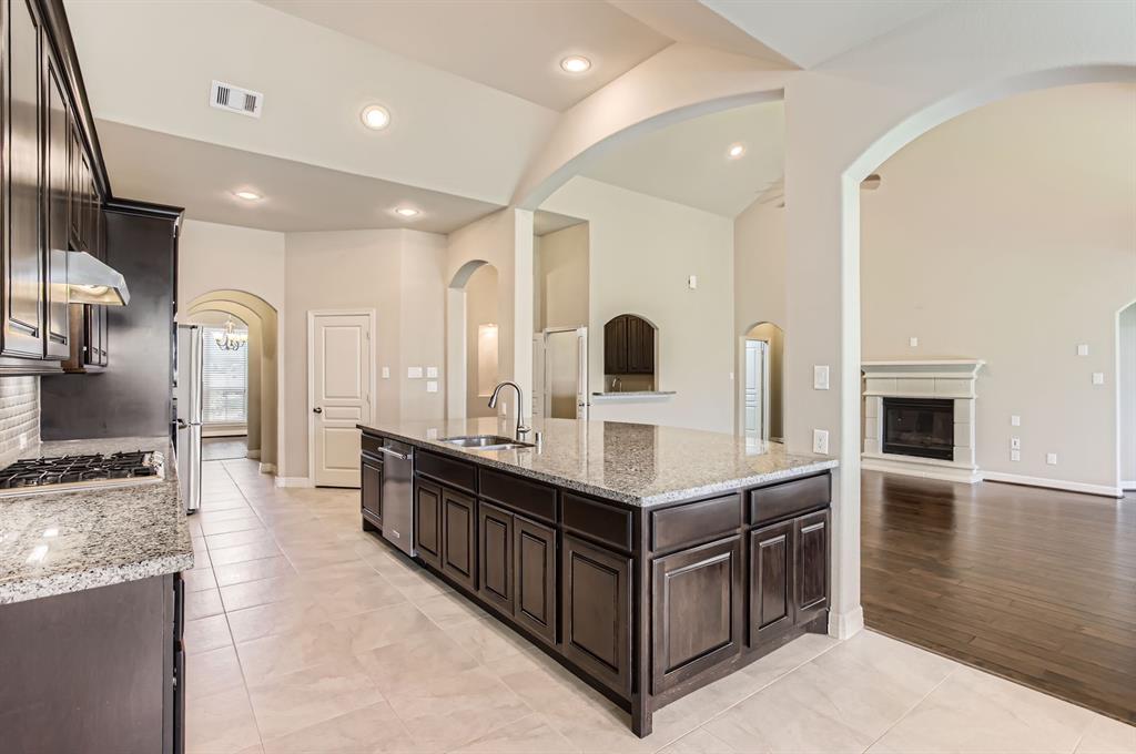 2044 Doolan Drive, Conroe, Texas image 9