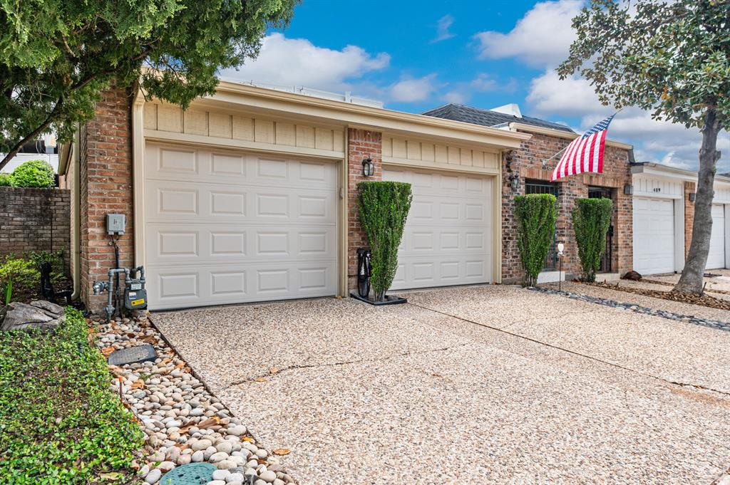 407 E Fair Harbor Lane, Houston, Texas image 2