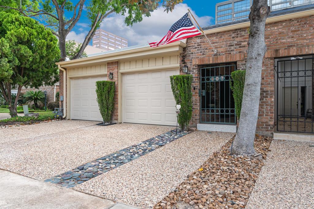 407 E Fair Harbor Lane, Houston, Texas image 3