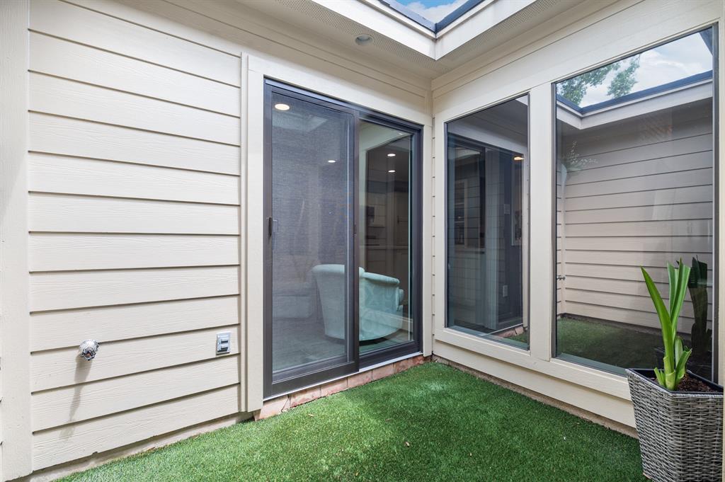 407 E Fair Harbor Lane, Houston, Texas image 30
