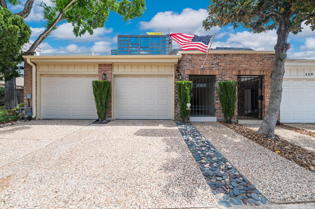 407 E Fair Harbor Lane, Houston, Texas image 1